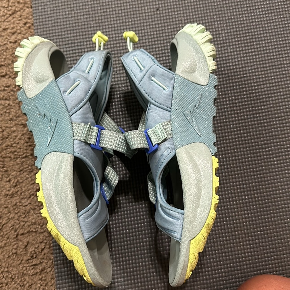 Nike - Picture 3 of 4